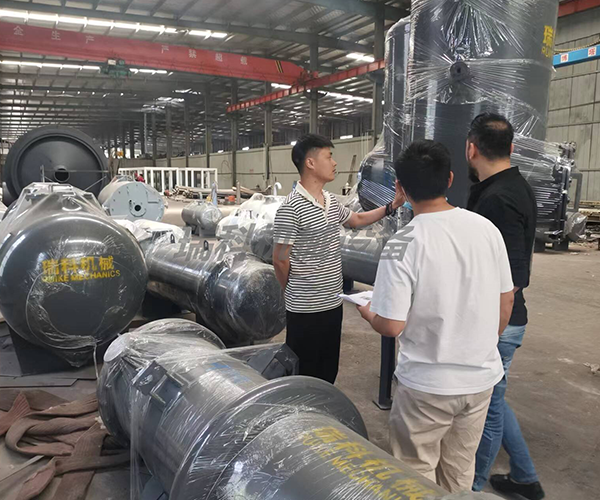 伊拉克定制的裂解设备及蒸馏设备发货完毕